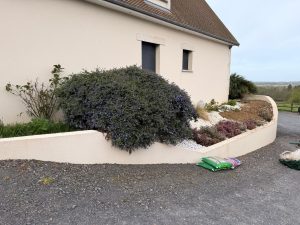 Création d'un massif paysager à Pont-l'Évêque
