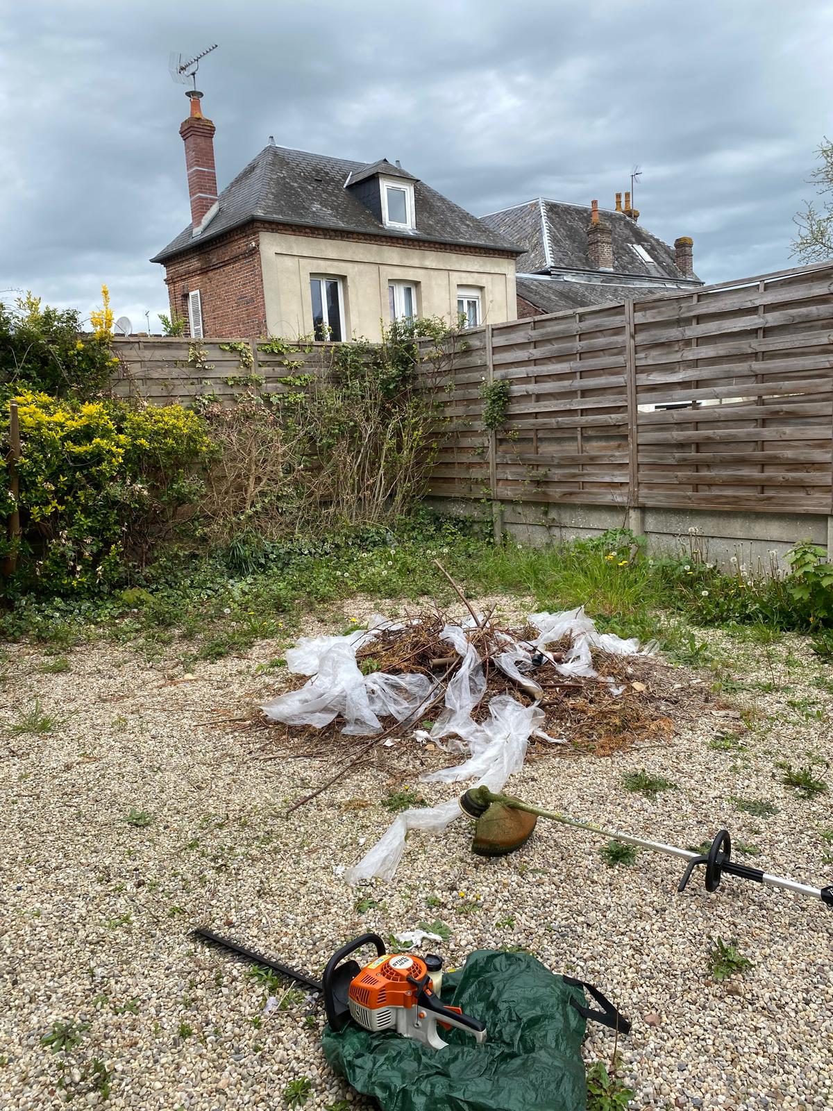 Avant entretien paysager L&B Paysages